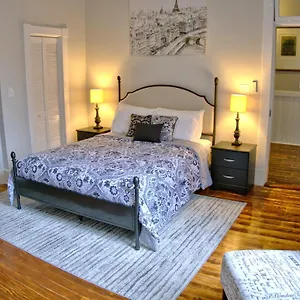 Apartment 2 Bedroom Newly Renovated Townhome In Historic, Savannah